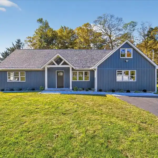 SUSTAINABLE LUXURY WITH FLEXIBLE LIVING SPACES