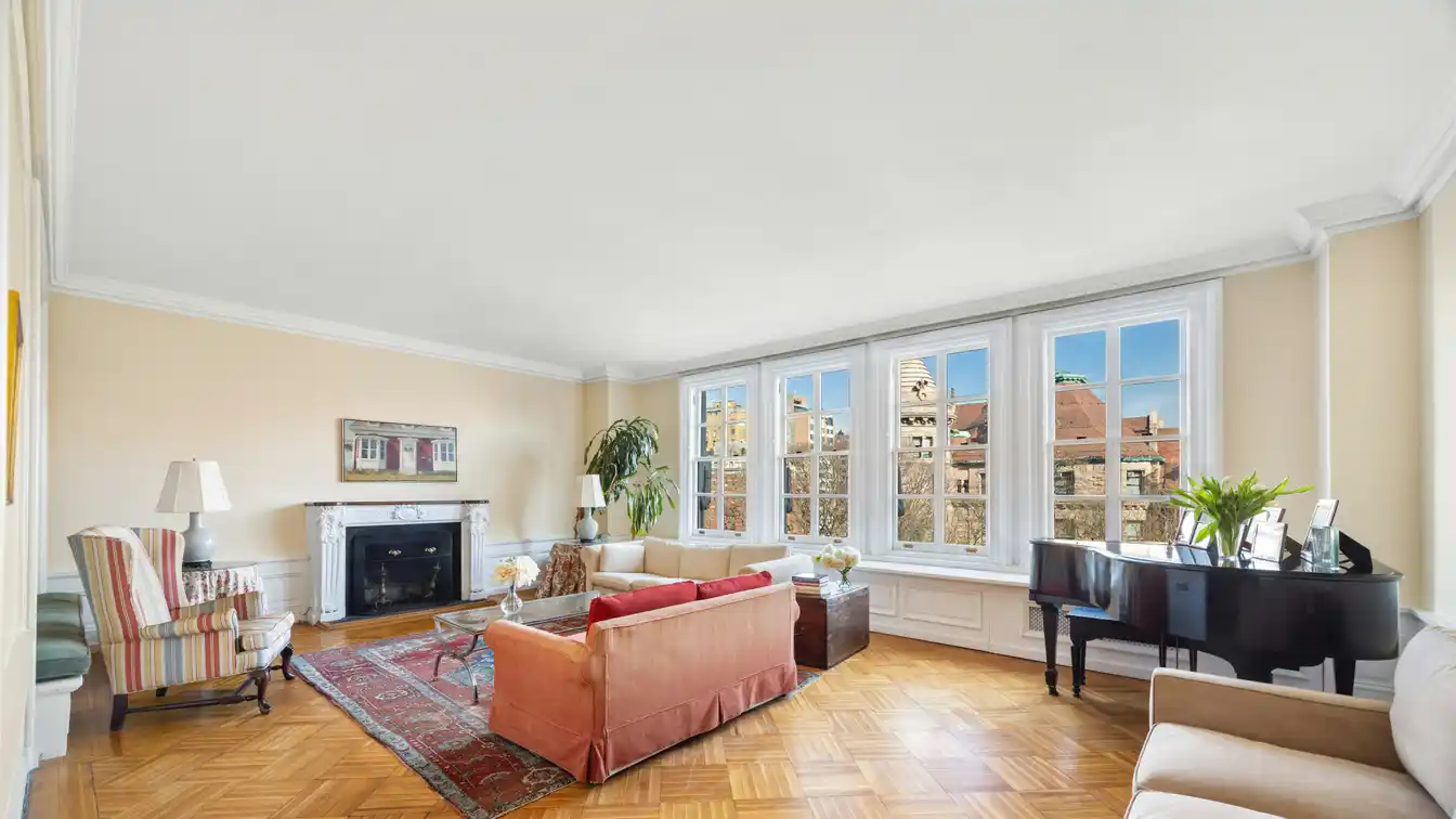 Elegant 9-room Apartment at the Studio Building