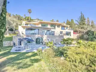 Modern Luxury Villa with Stunning Sea Views