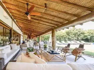 Beautiful Home Facing the Golf Course