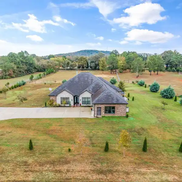 GORGEOUS 6-ACRE ESTATE WITH COUNTRY CHARM