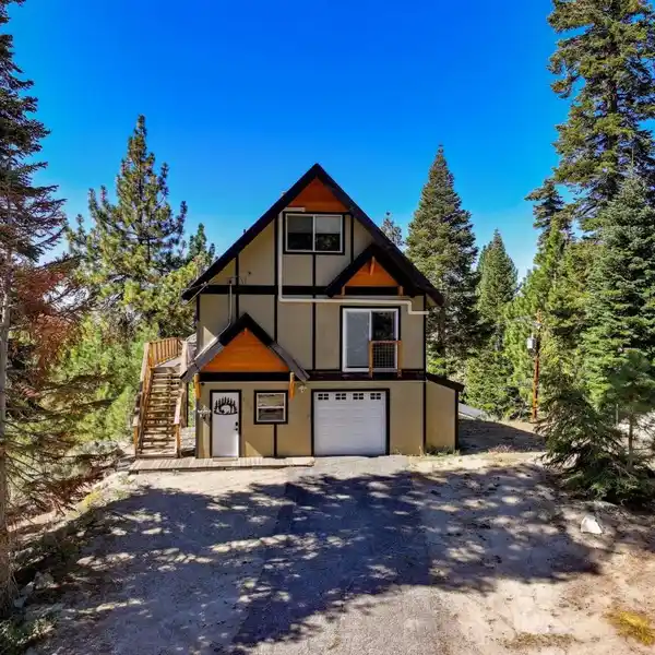 COMPLETELY REMODELED MODERN TAHOE STYLE CABIN