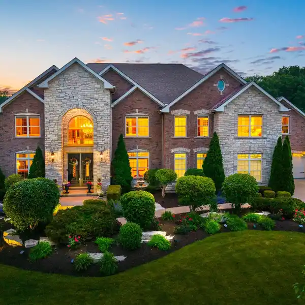ELEGANT RESIDENCE IN THE PRESTIGIOUS WHITETAIL RIDGE GOLF COURSE COMMUNITY