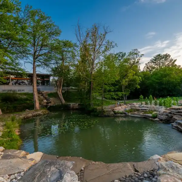 PEACEFUL RIVERFRONT OASIS