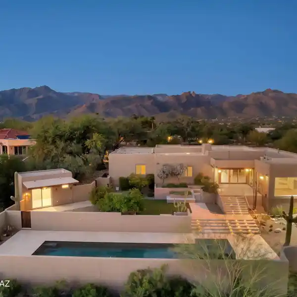 REFINED CANYON RANCH RETREAT WITH MOUNTAIN SERENITY