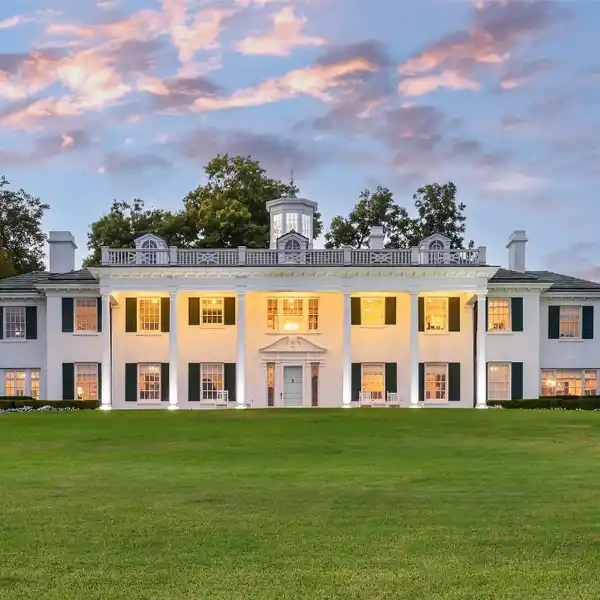 DALLAS LANDMARK OVERLOOKING WHITE ROCK LAKE