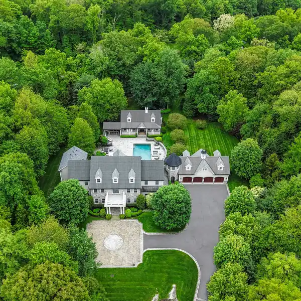 TIMELESS ESTATE ON 3.5 ACRES