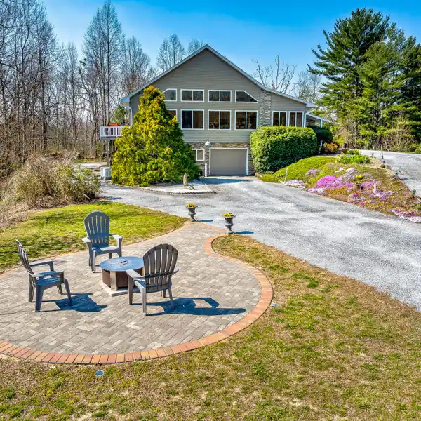 EXTREME PRIVACY WITH BREATHTAKING MOUNTAIN VIEWS