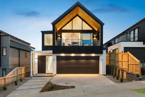 Contemporary Residence Crafted by Award-Winning Architect