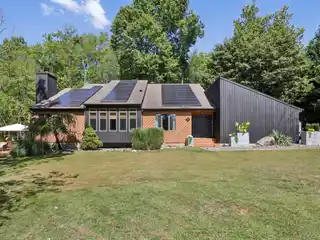 Cul-De-Sac Contemporary with Luxury and Flexibility