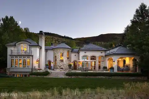 The Pinnacle of Mountain Living