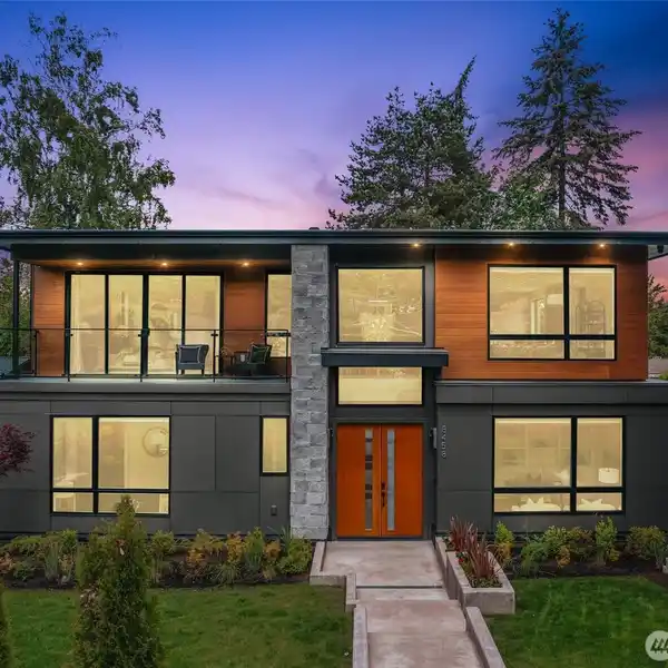 MODERN LIVING IN CHARMING MEDINA HEIGHTS