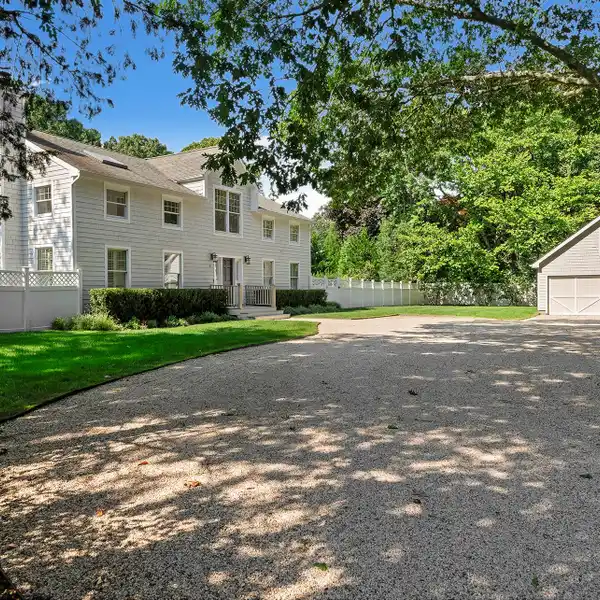 BUILT IN 1990 AND RENOVATED TO PERFECTION