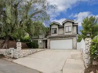 Comfortable Living in Calabasas Highlands