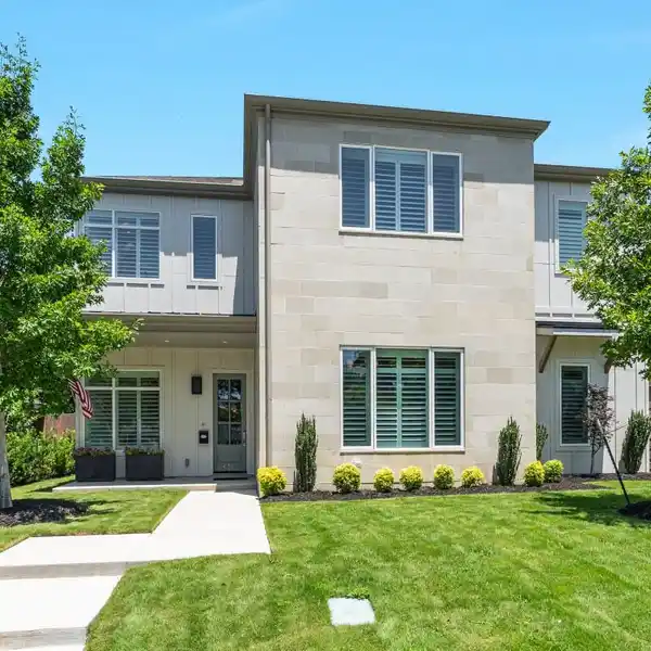 IMPRESSIVE HOME IN THE HEART OF MIDWAY HOLLOW