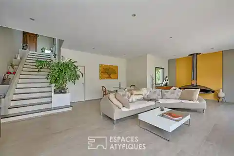 Luxurious Contemporary Villa on Private Landscaped Estate