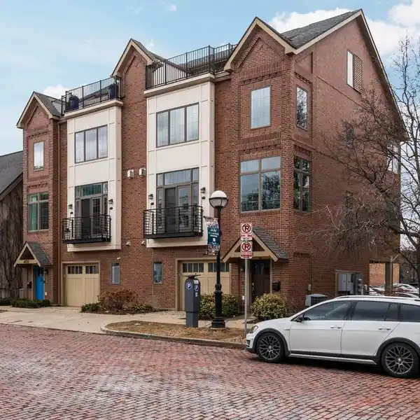 SOPHISTICATED LUXURY IN THE HEART OF KERRYTOWN