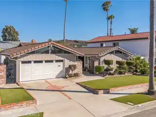 Stylish Single-Level Living Near Harbor