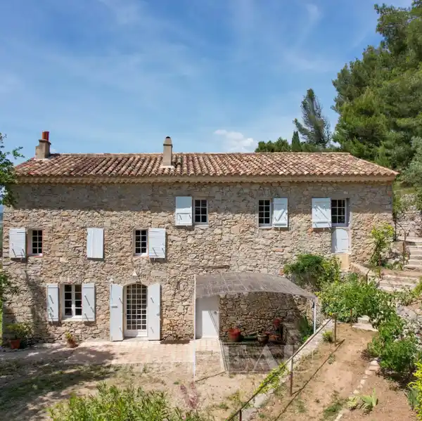 CHARMING 18TH-CENTURY STONE HOME NEAR LE BEAUSSET