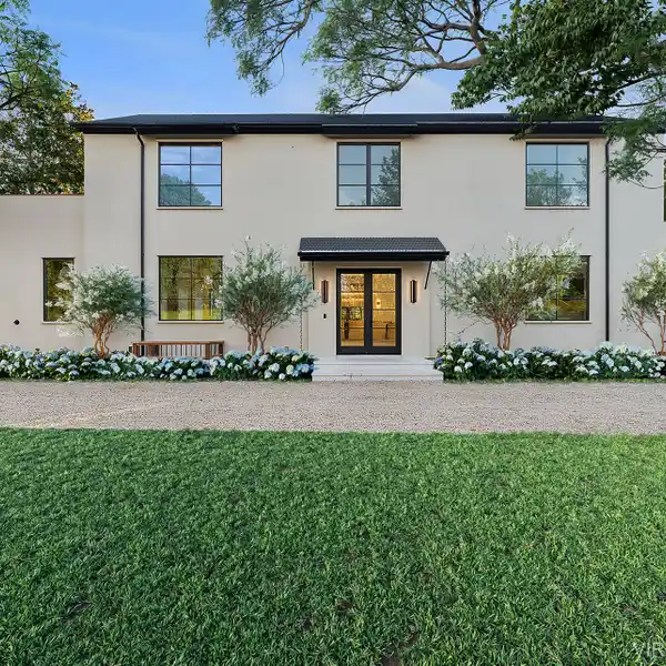 SPRAWLING HOME ON A PRIVATE HALF-ACRE FOR RENT