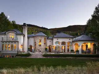 The Pinnacle of Mountain Living