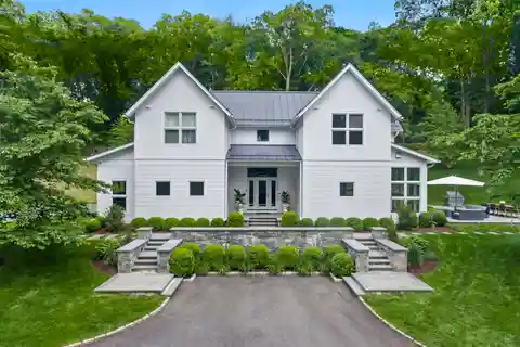 Modern Masterpiece on Pristine Grounds