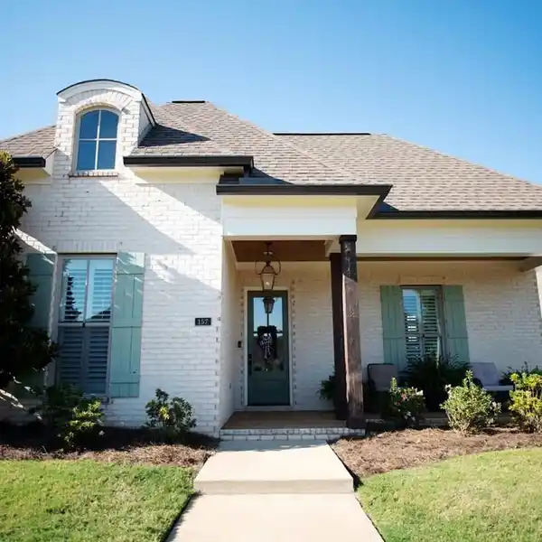 SPACIOUS UPGRADED HOME WITH OUTDOOR KITCHEN