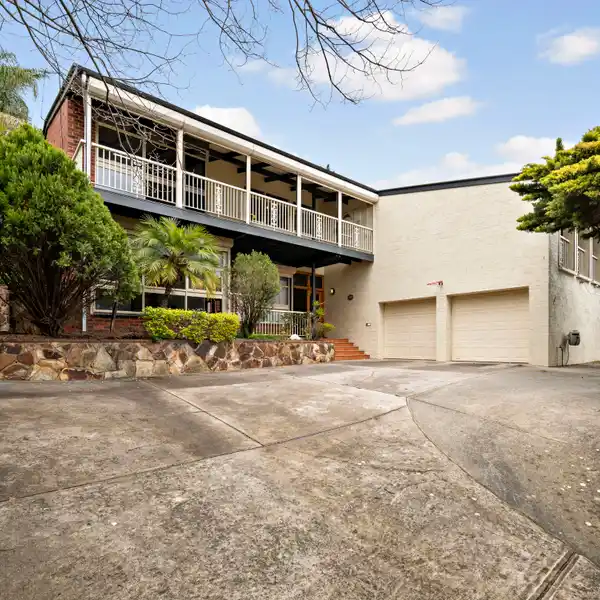 SPECIAL PROPERTY WITH SENSATIONAL VIEWS