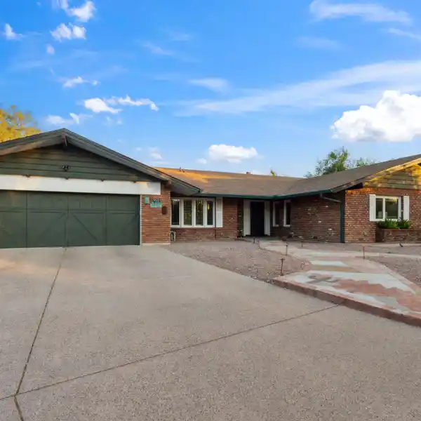 BEAUTIFUL CUL-DE-SAC COUNTRY CLUB HOME