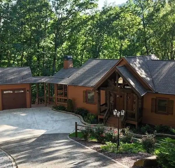EXQUISITE AND CHARMING MOUNTAIN HOME