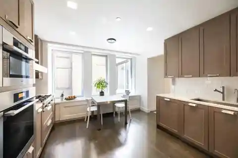Striking Residence in a Full-service Condominium