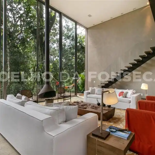 SOPHISTICATION WITH SPACE AND COMFORT