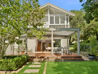 A Seamless Blend of Elegance and Modern Comfort