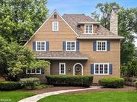 CHARMING AND GRACIOUS HOME IN HINSDALE