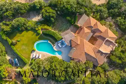 Expansive Nine Bedroom Villa in a Lush Setting