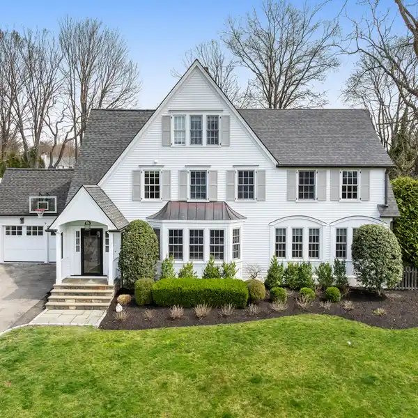 STYLISH 1920S COLONIAL