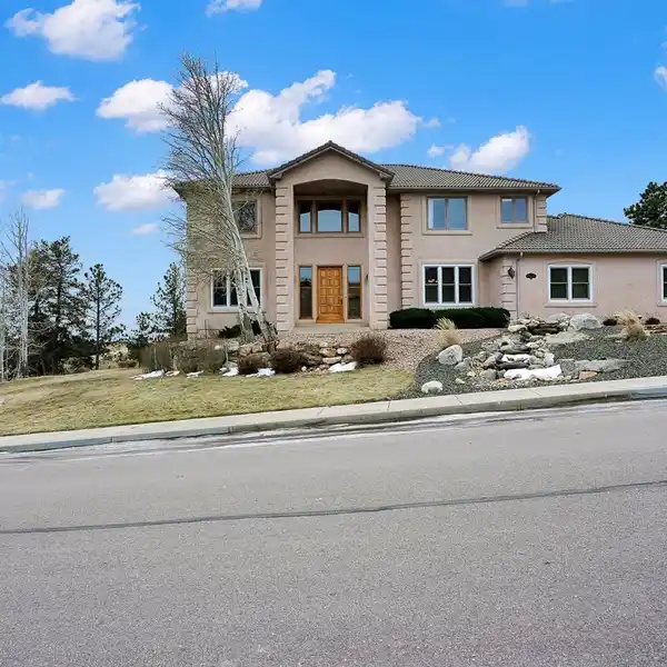 MOUNTAIN SHADOWS STUNNER IN AMAZING LOCATION