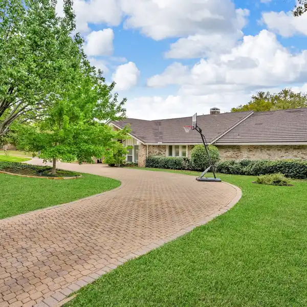 LUXURY HOME IN NORTHWOOD HILLS ESTATES