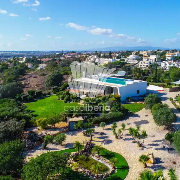 EXCLUSIVE VILLA WITH PANORAMIC SEA VIEWS