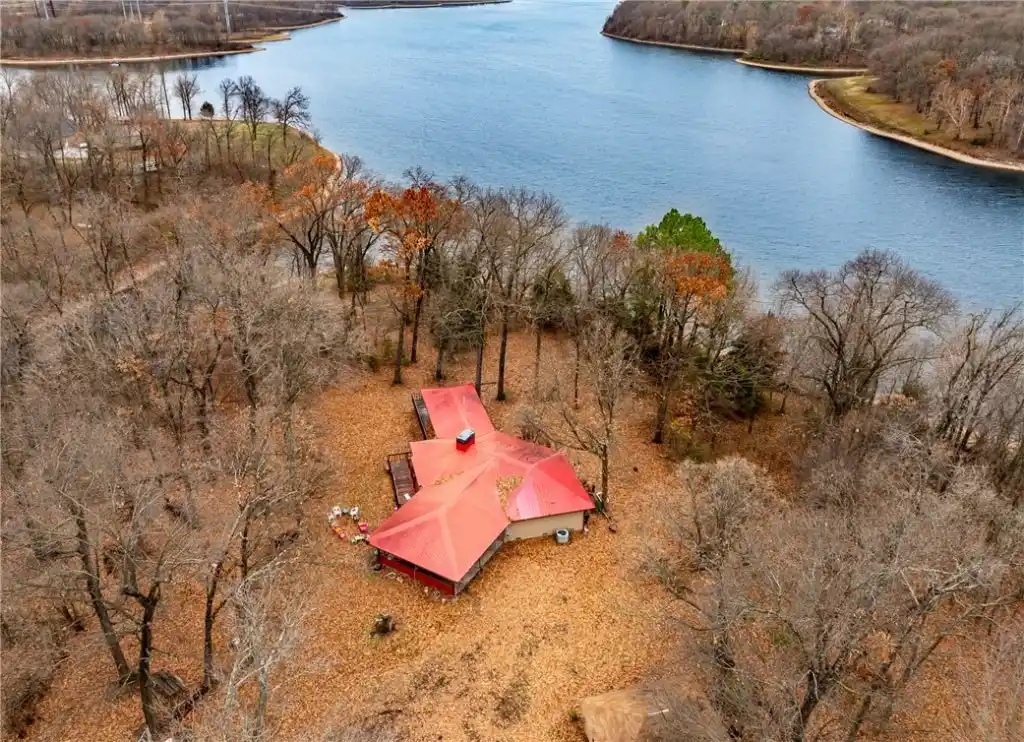 Charming Lakefront Gentleman's Farm