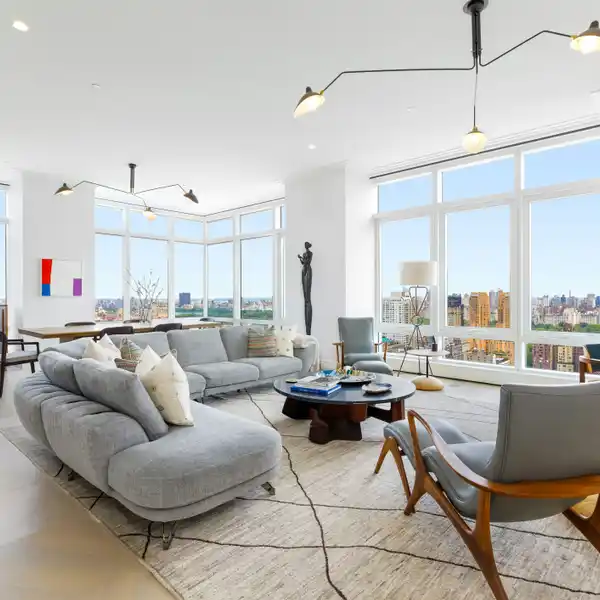 EXQUISITE RESIDENCE WITH BREATHTAKING VIEWS