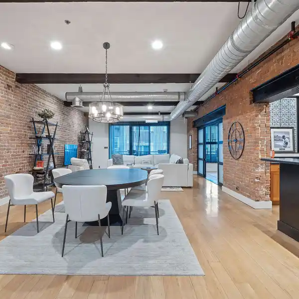 OVERSIZED INDUSTRIAL-CHIC 1-BEDROOM LOFT