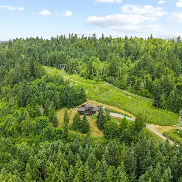 PRIVATE RETREAT ON 7.64 ACRES