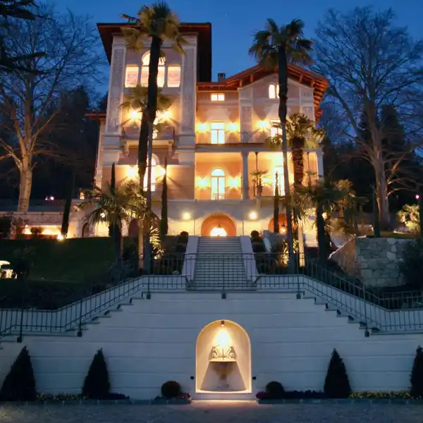 GRAND LUXURY HOME WITH AMAZING VIEWS