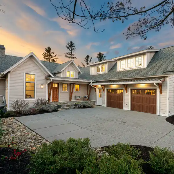 STYLISH AND COMFORTABLE TRANSITIONAL FARMHOUSE