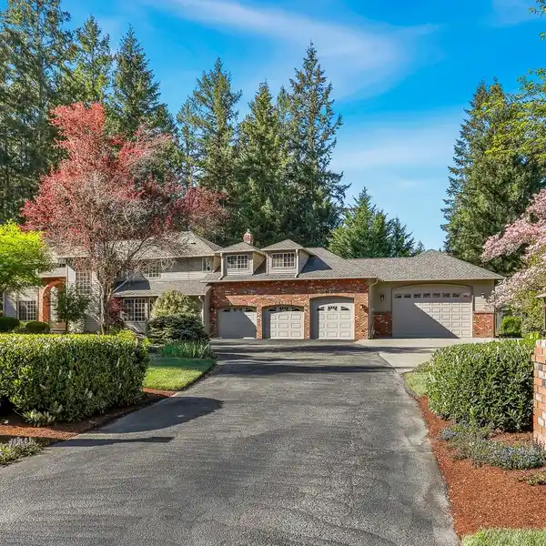 METICULOUSLY MAINTAINED HOME IN HEATHER HIGHLANDS