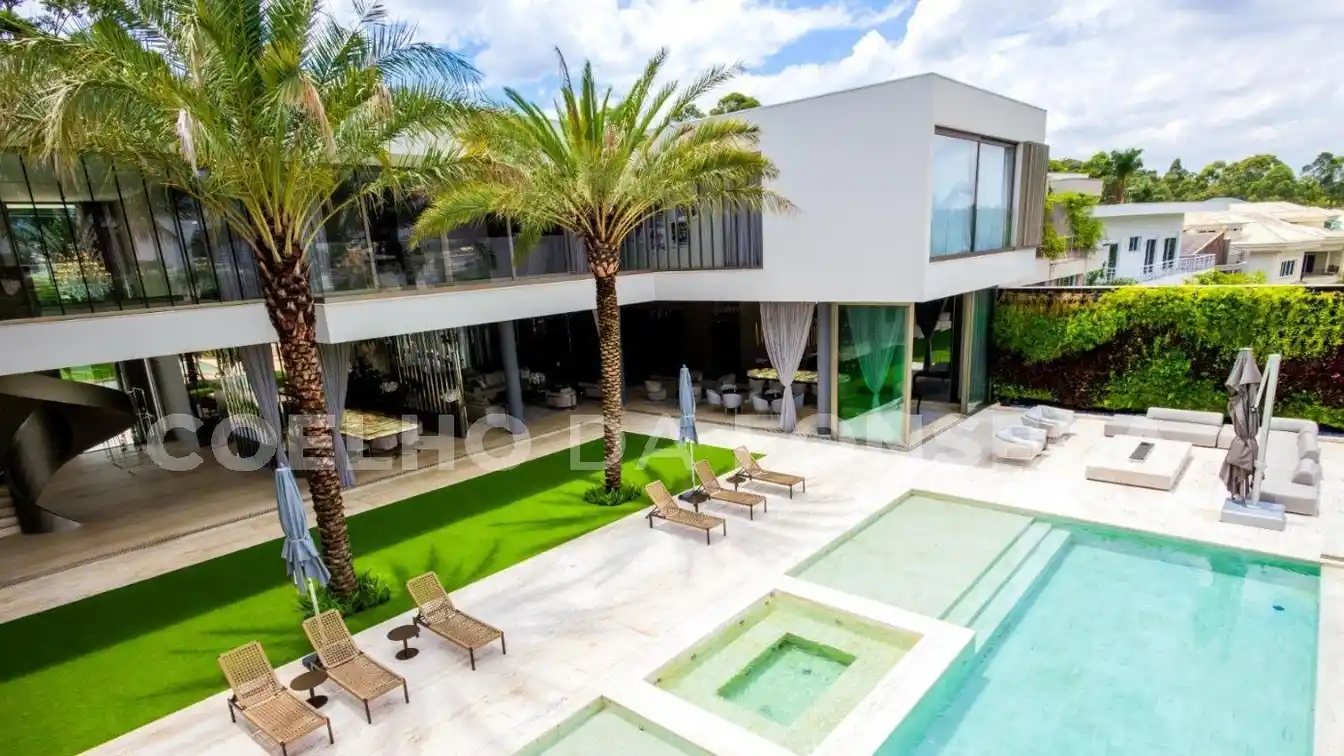 Ultra-exclusive Luxury Mansion