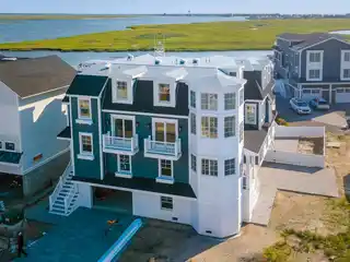 Unique Bayfront Townhome