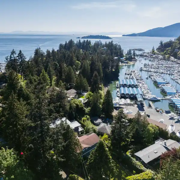 BEAUTIFUL EAGLE HARBOUR BUNGALOW