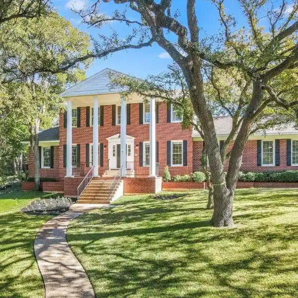 INCREDIBLE OPPORTUNITY IN ROLLINGWOOD